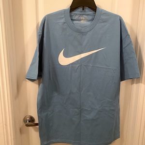 NWOT NIKE TEE